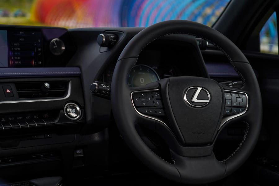 Торпедо Lexus UX200 2019 года  (MY) (фото 15 из 35)